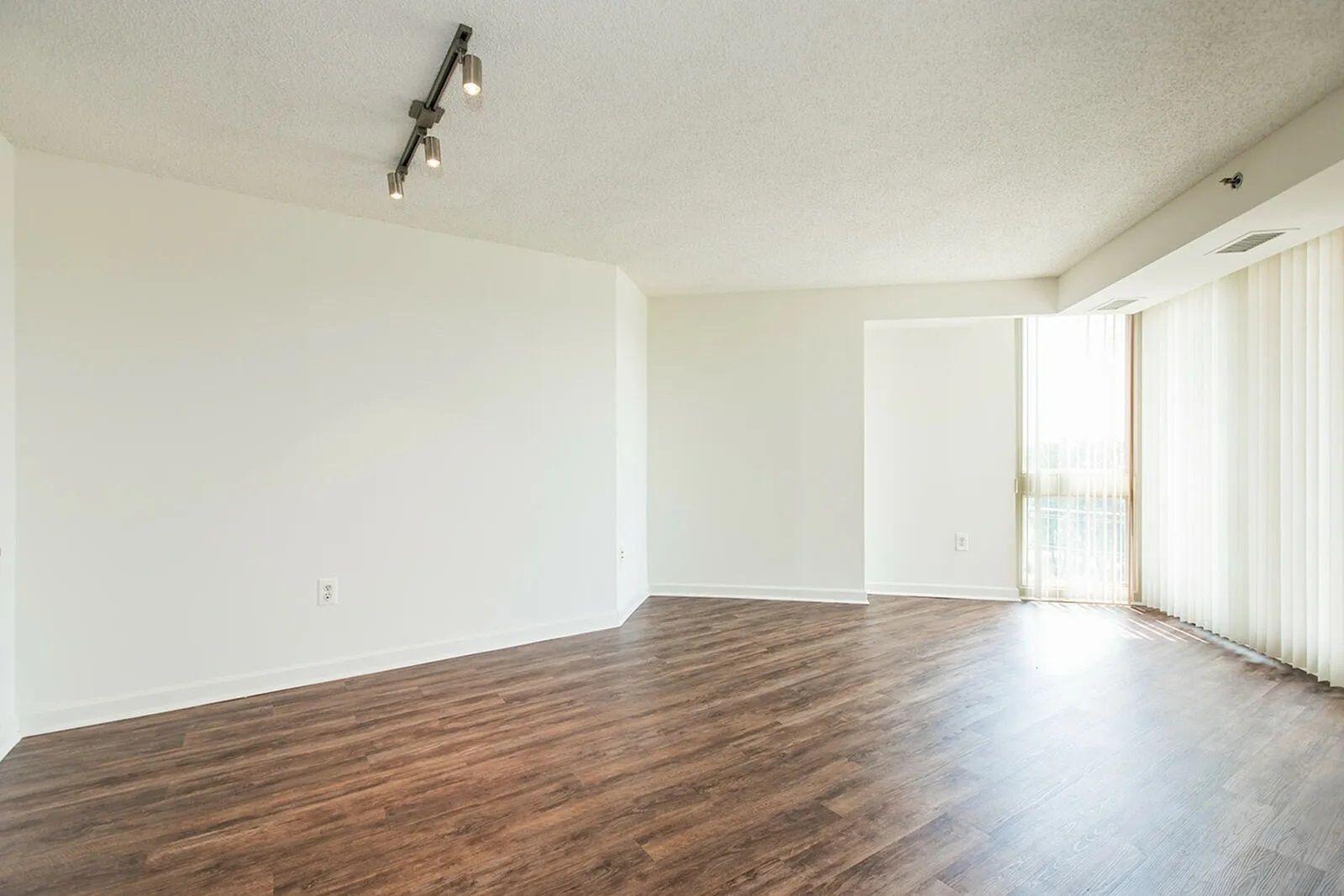 Gallery Lake Arbor Towers Apartments in Mitchellville, MD