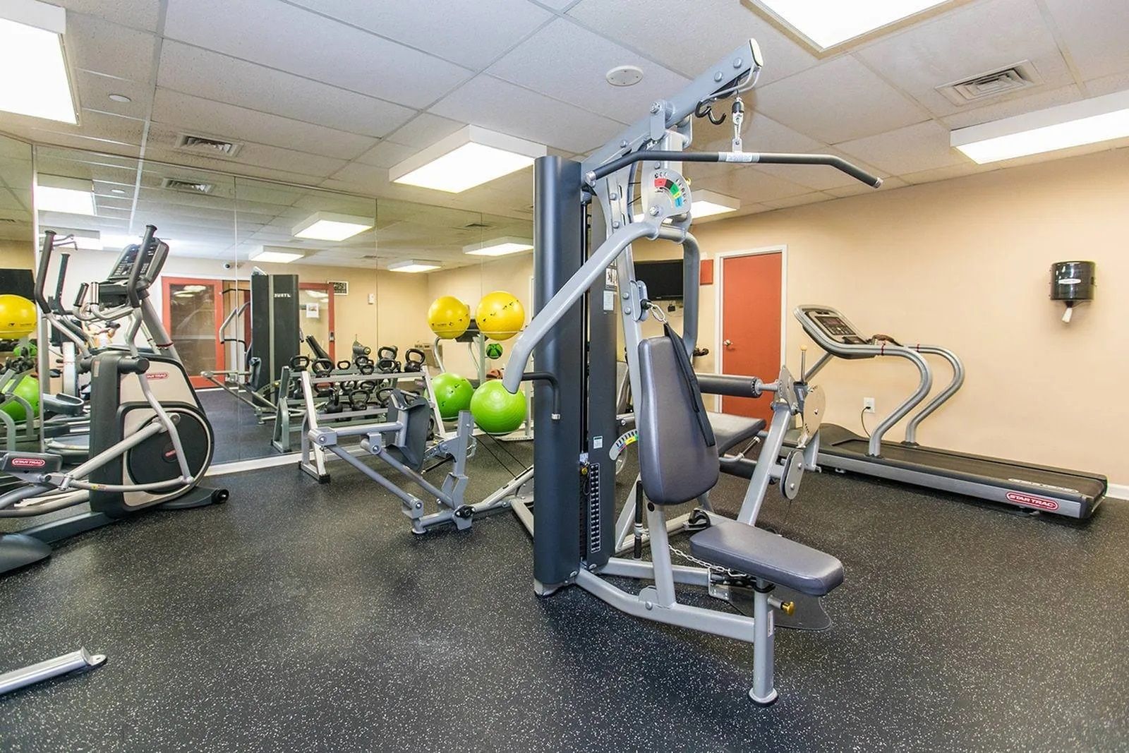 Gallery Lake Arbor Towers Apartments in Mitchellville, MD