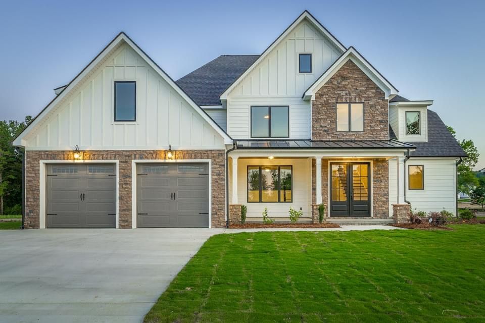 Pine Lakes Community in Ringgold, GA Queen Construction