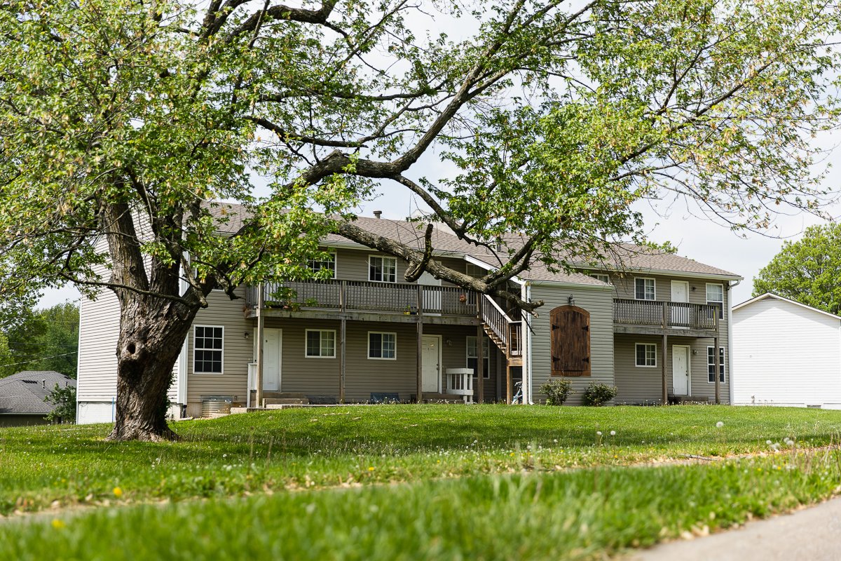 Rentals Chateau Court Apartments Raymore, MO