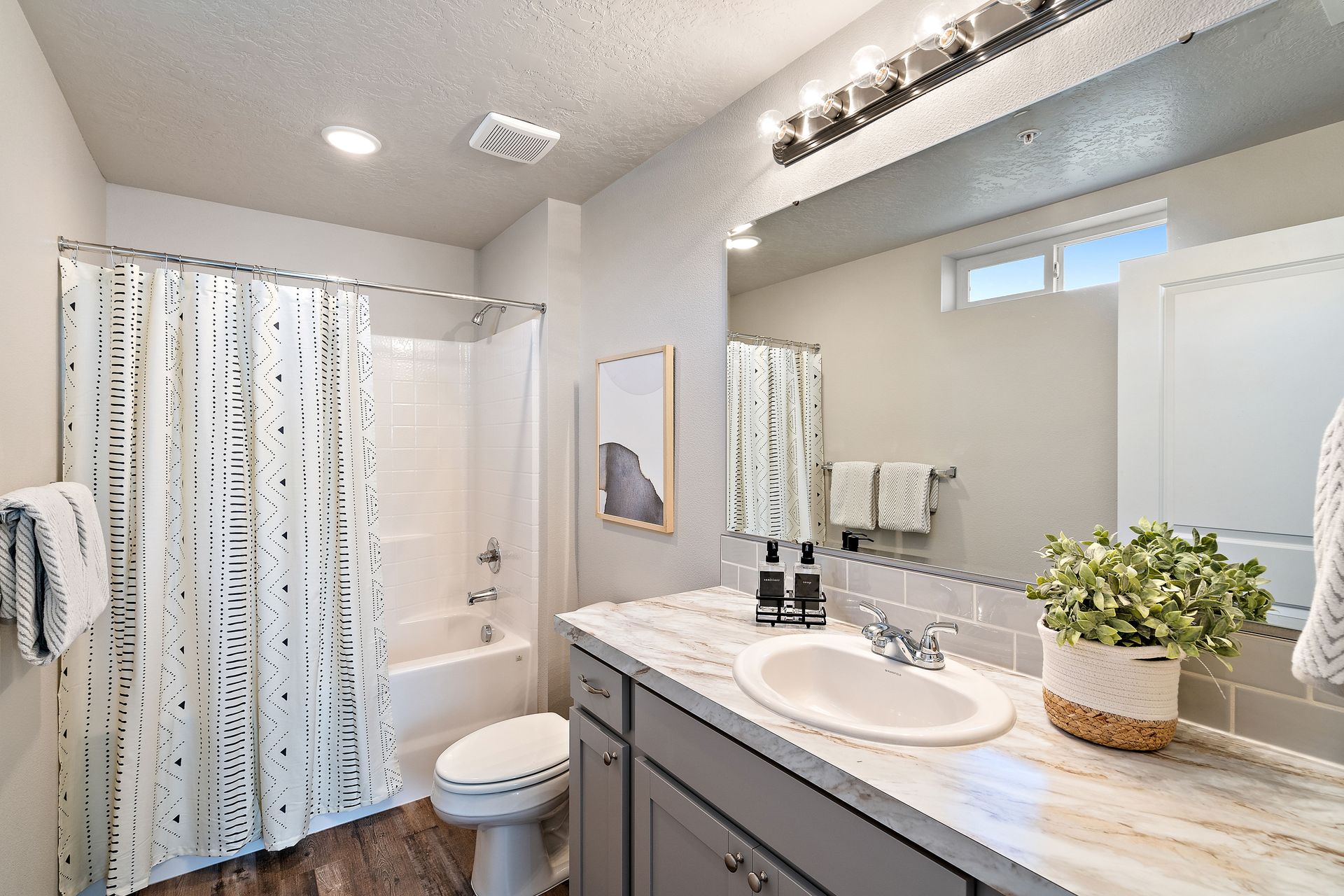 Luxury Apartment Nampa, ID Brownstone Flats