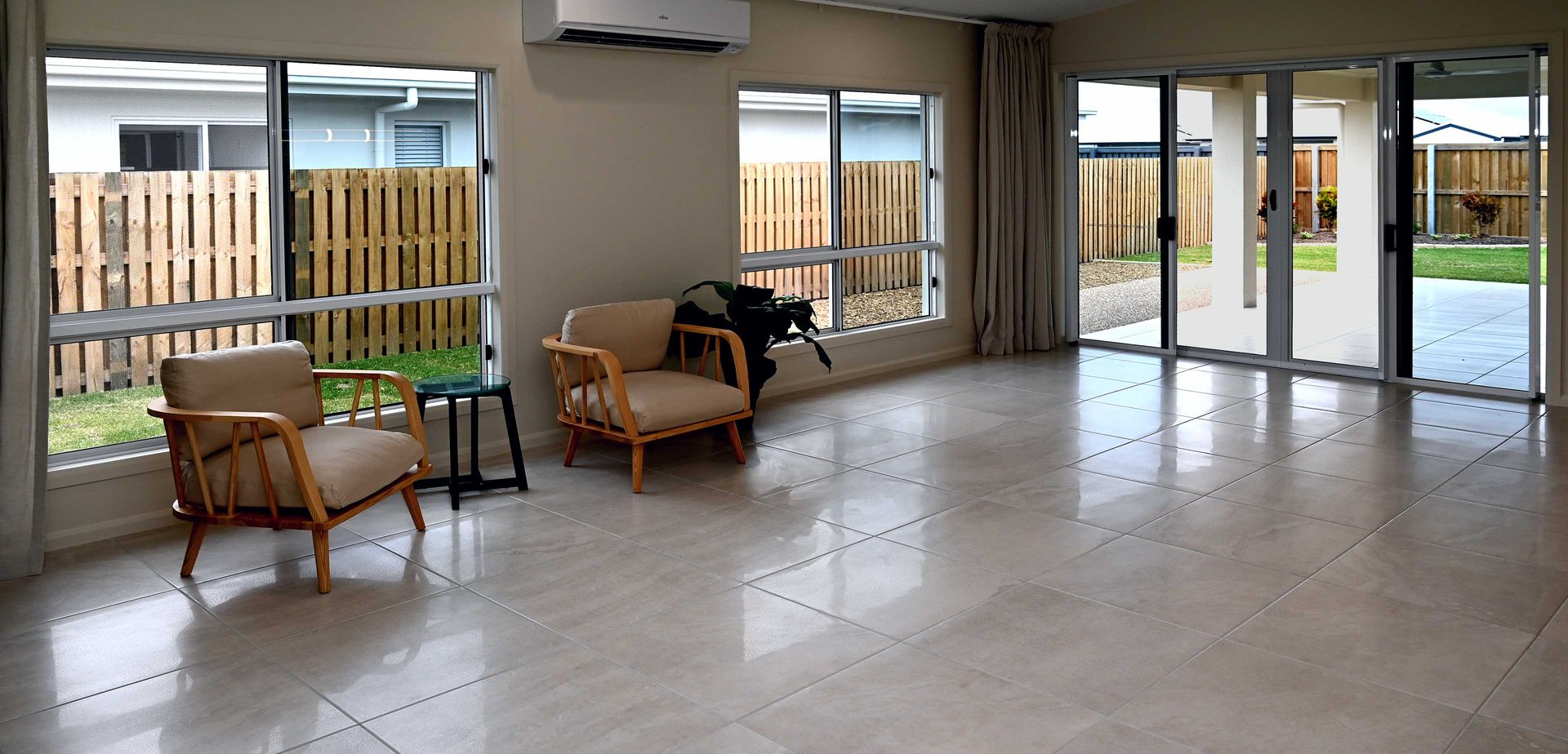 NQ Glass & Aluminium Fitouts Windows & Doors in Townsville