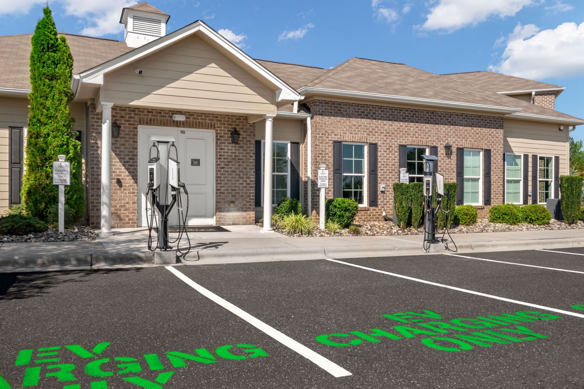 Gallery Apartment Complexes in Hillsborough, NC