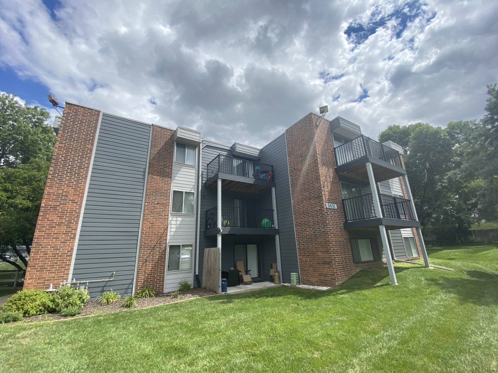 Woodridge Omaha, NE Apartments for Rent / Millard / Near Schools