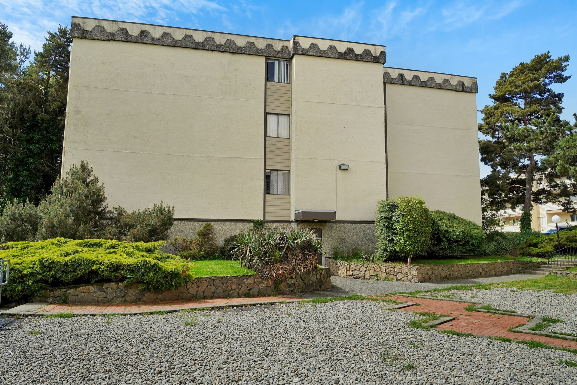 Suite Gallery View Road East Rental Units and Building Photos