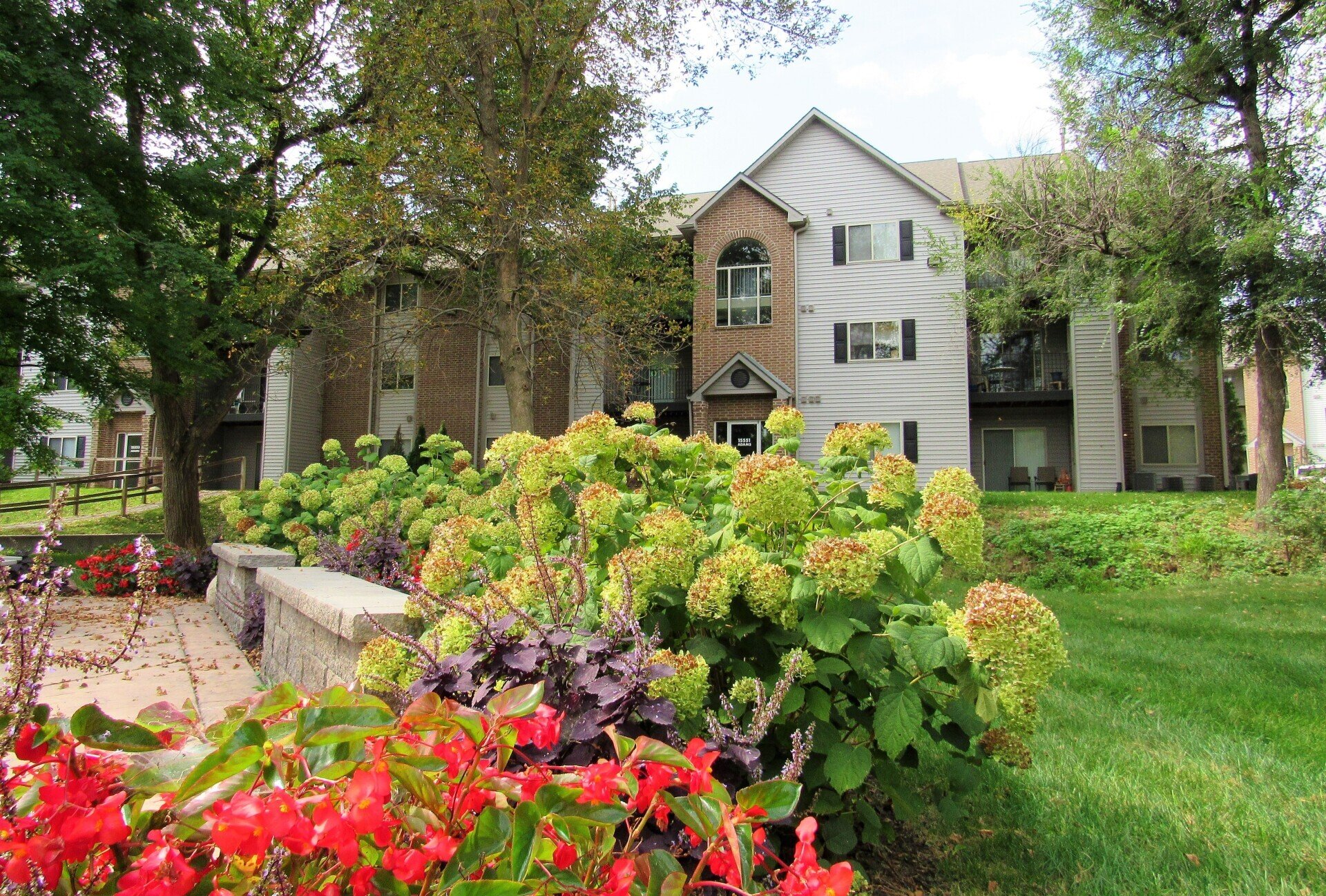 Foxboro Apartments Omaha, Millard, NE Area Apartments for Rent / View