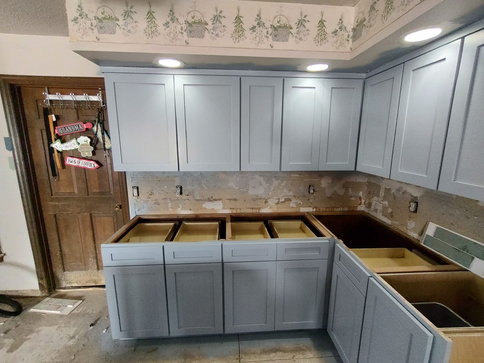 Refinishing Photo Gallery Barra's in Chattanooga, TN