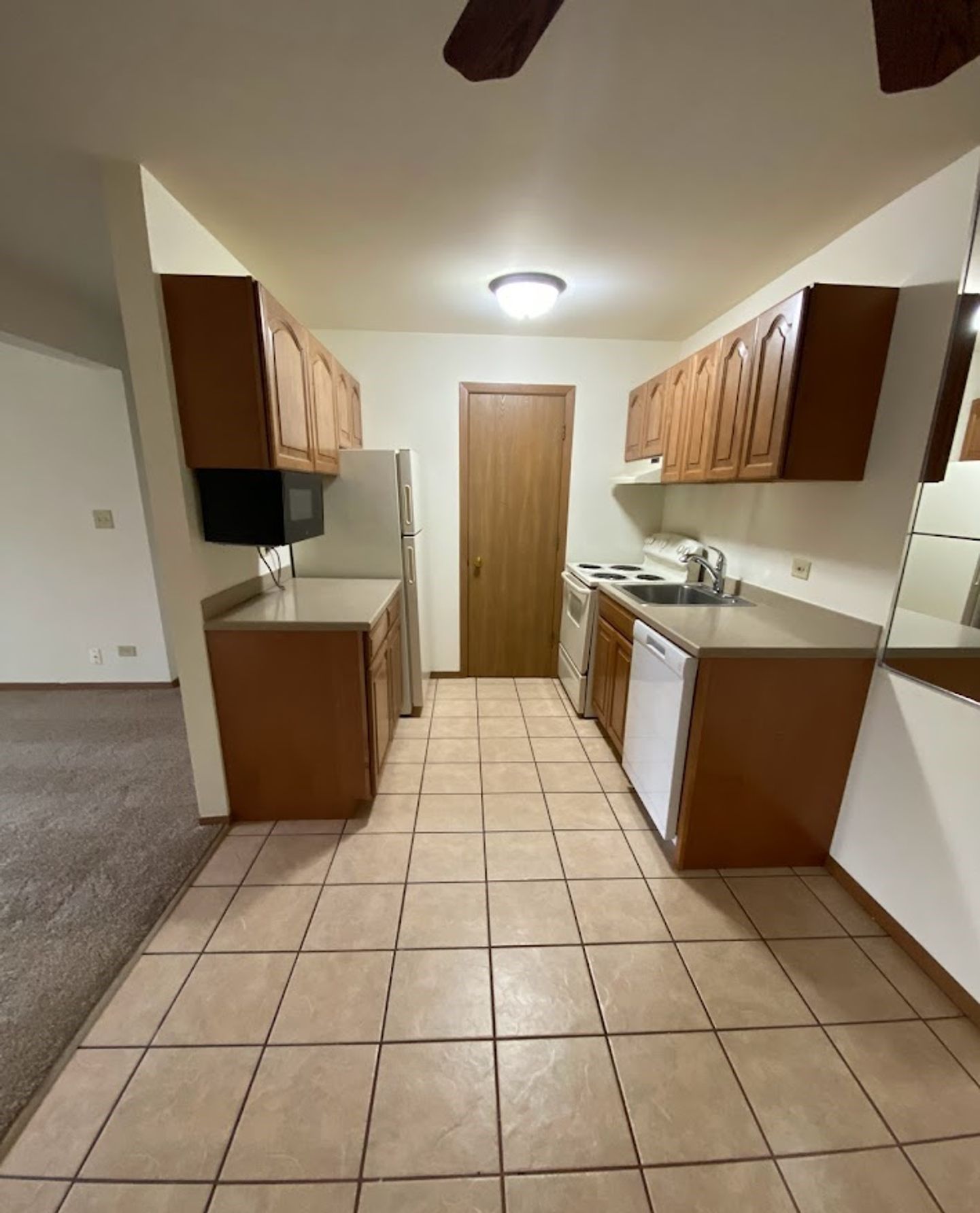 Home Antioch Manor Apartments Antioch, IL