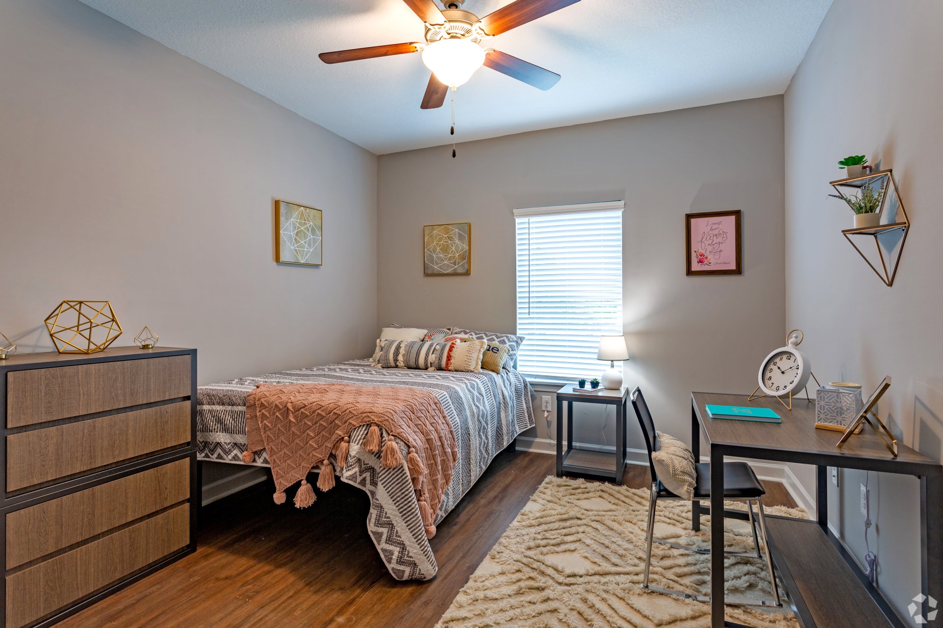 Student OffCampus Apartments & Valdosta State UniversityRemerton Mill