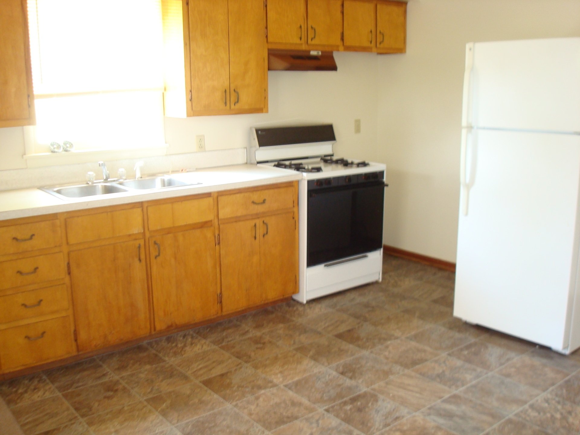 Photos of the Keith Sheller Apartments (321 B) in Bowling Green, OH