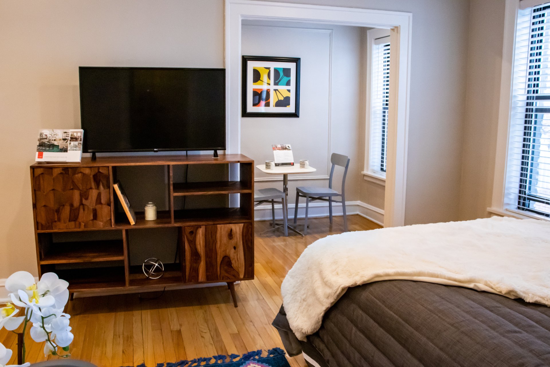 Reside at 823 Apartments in Buena Park, Chicago