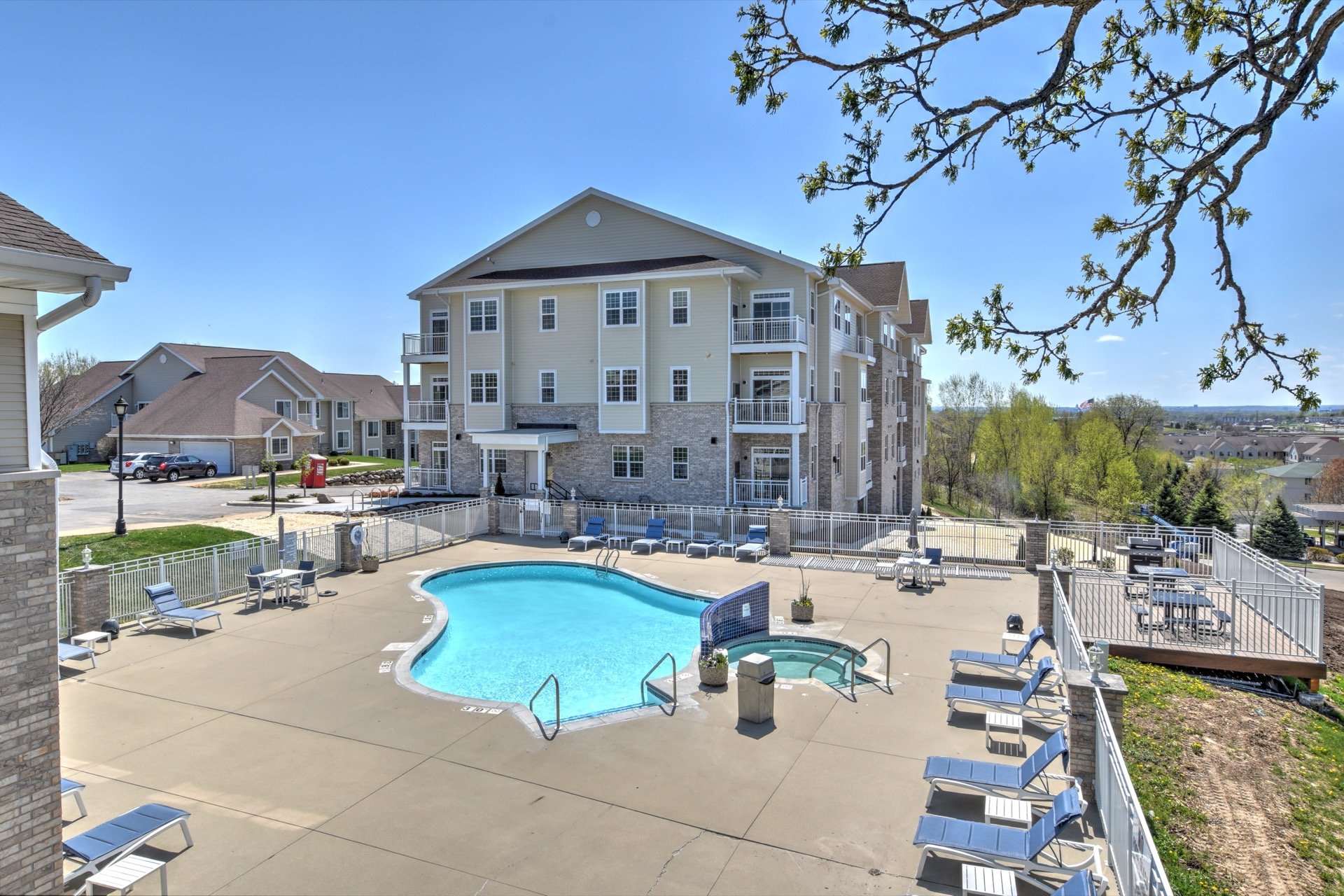 Photos Apartment Features & Amenities in Madison, WI / Near Shopping