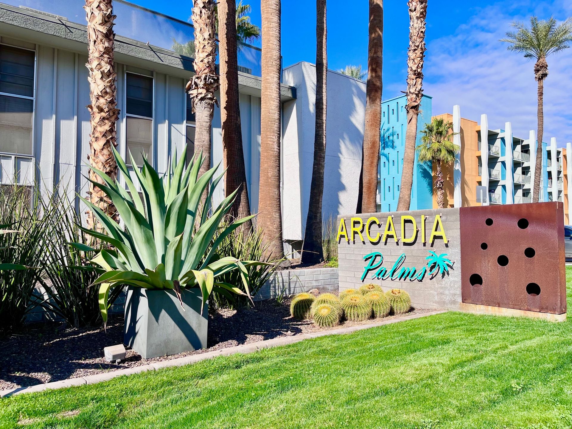 Modern Upgraded Apartments/Townhomes For Rent In Arcadia