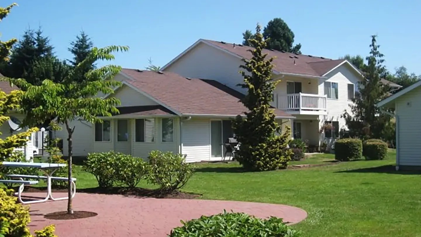 Creekside Meadows Apartments Independence SMI Property Management