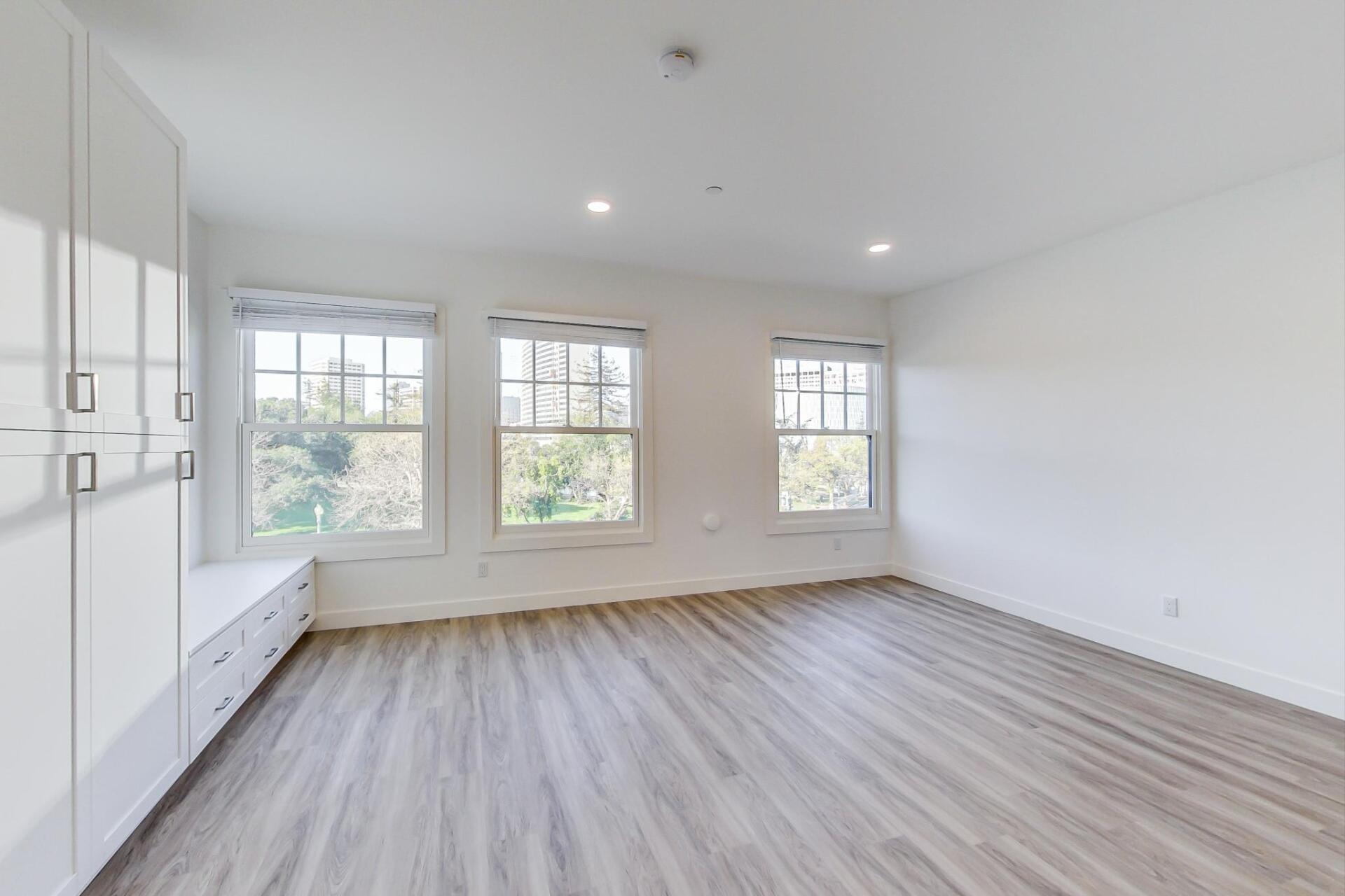 Artthaus Grand Modern Oakland Apartment