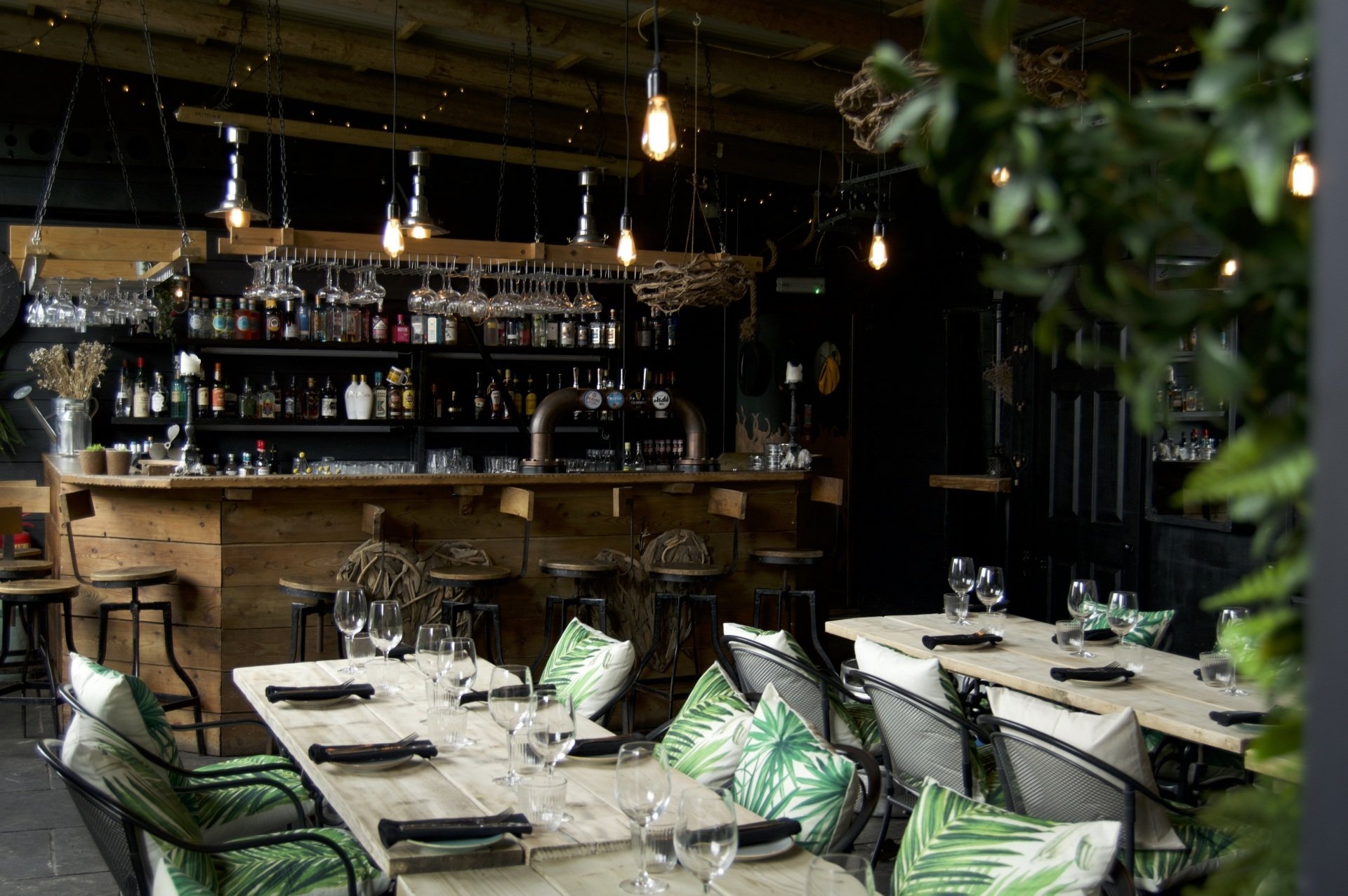 Gallery GOGOS Waterfront Restaurant & Cocktail Bar, Windsor Harbour