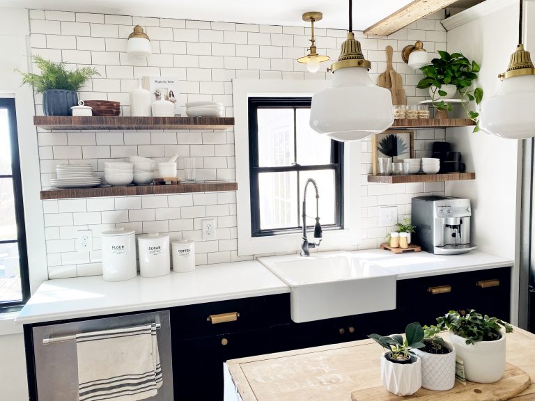 HOW TO SPRAY PAINT YOUR WINDOWS BLACK!