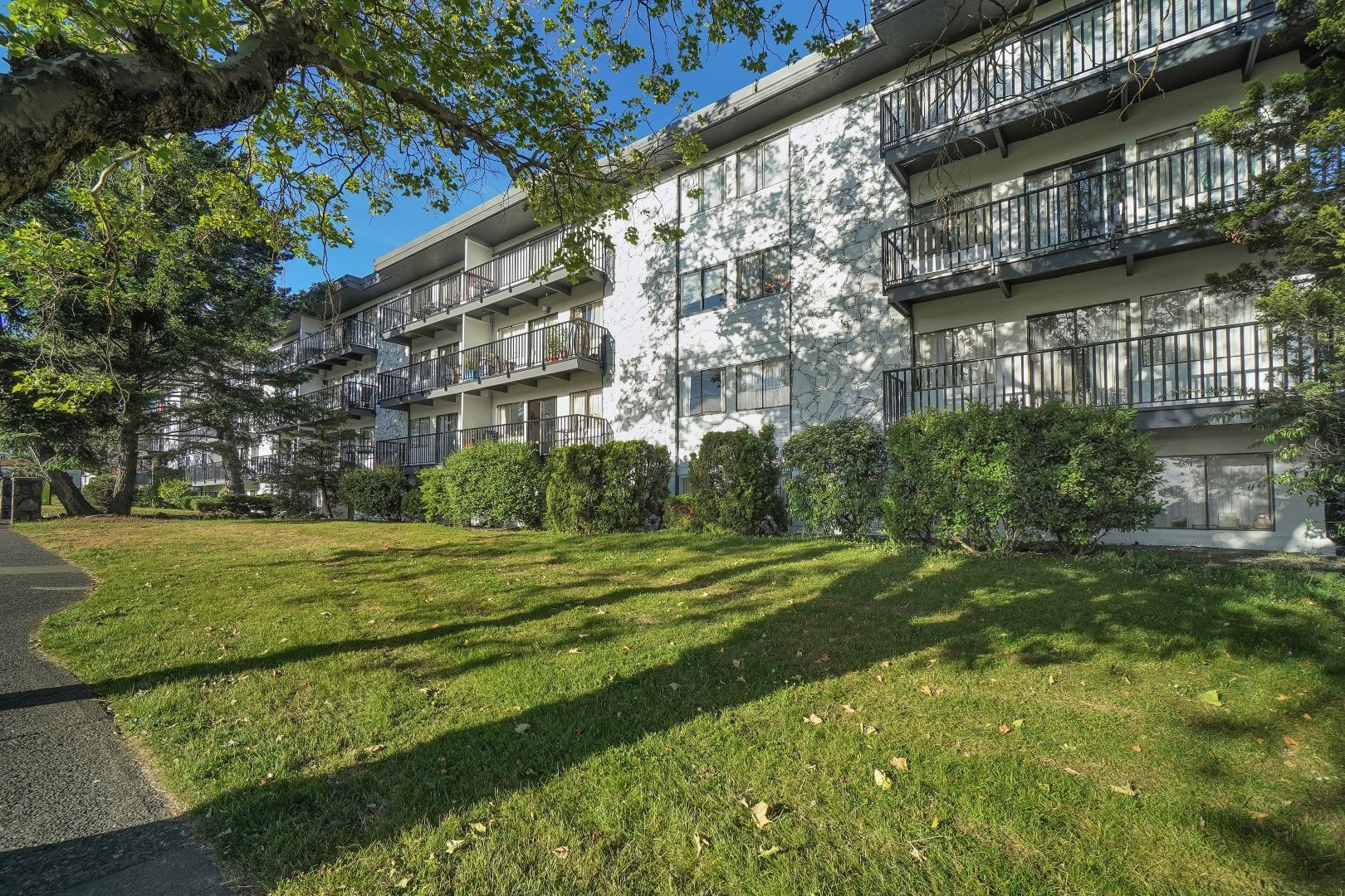 Richelieu Apartments Gallery