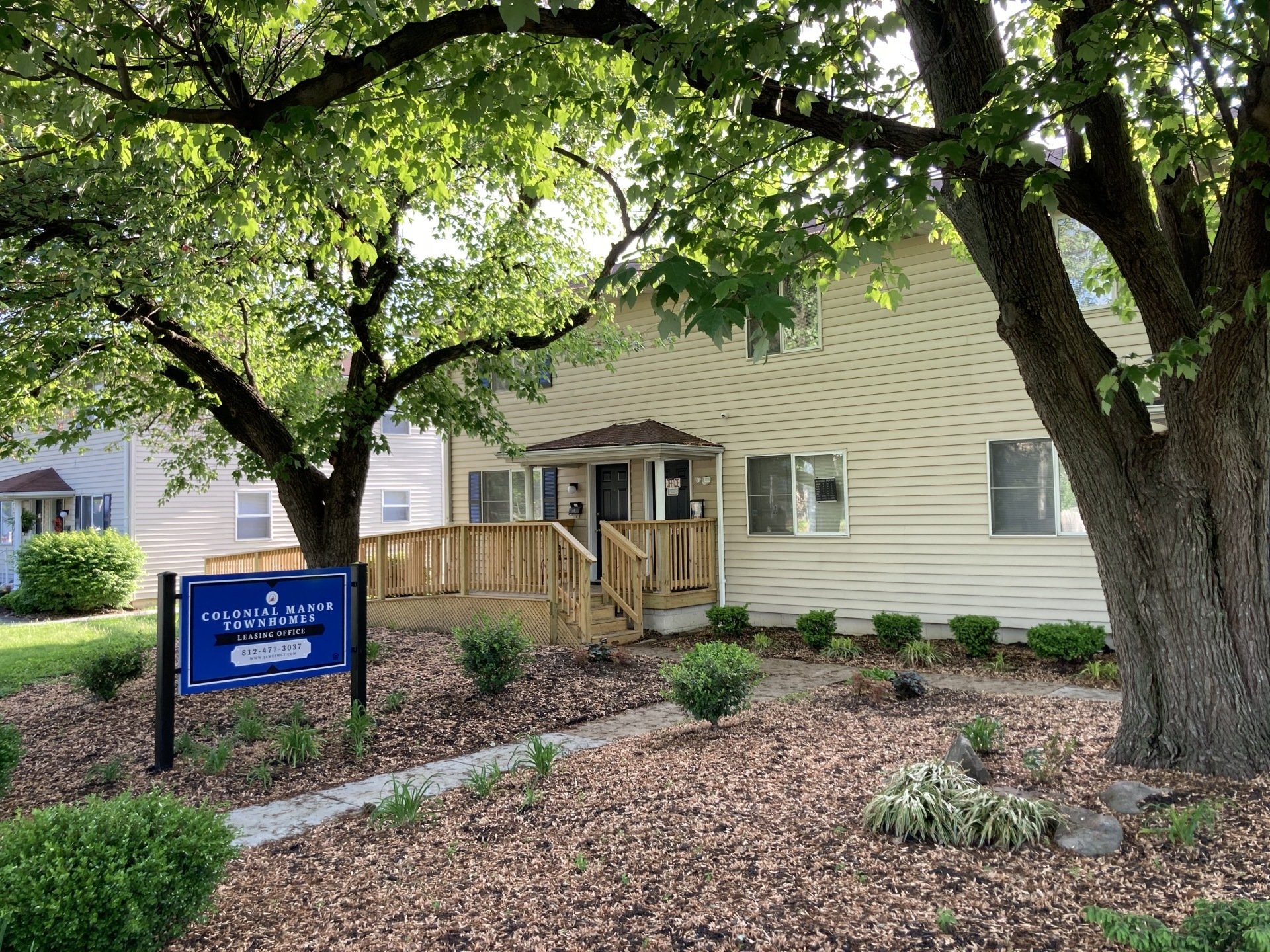 Colonial Manor Apartments JG² Companies Property Management in Indiana