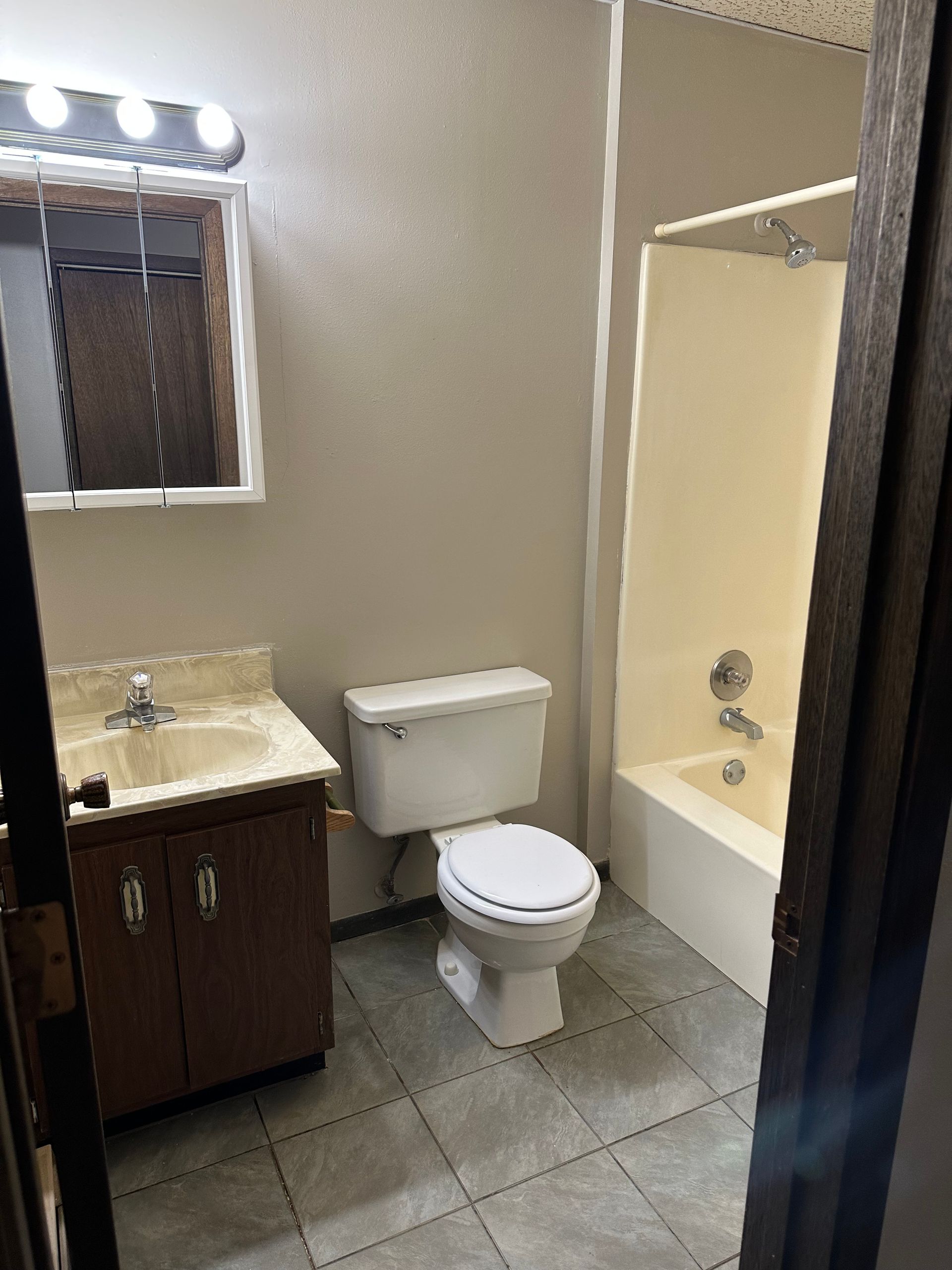 Clear Lake Apartments / LANS Property Management