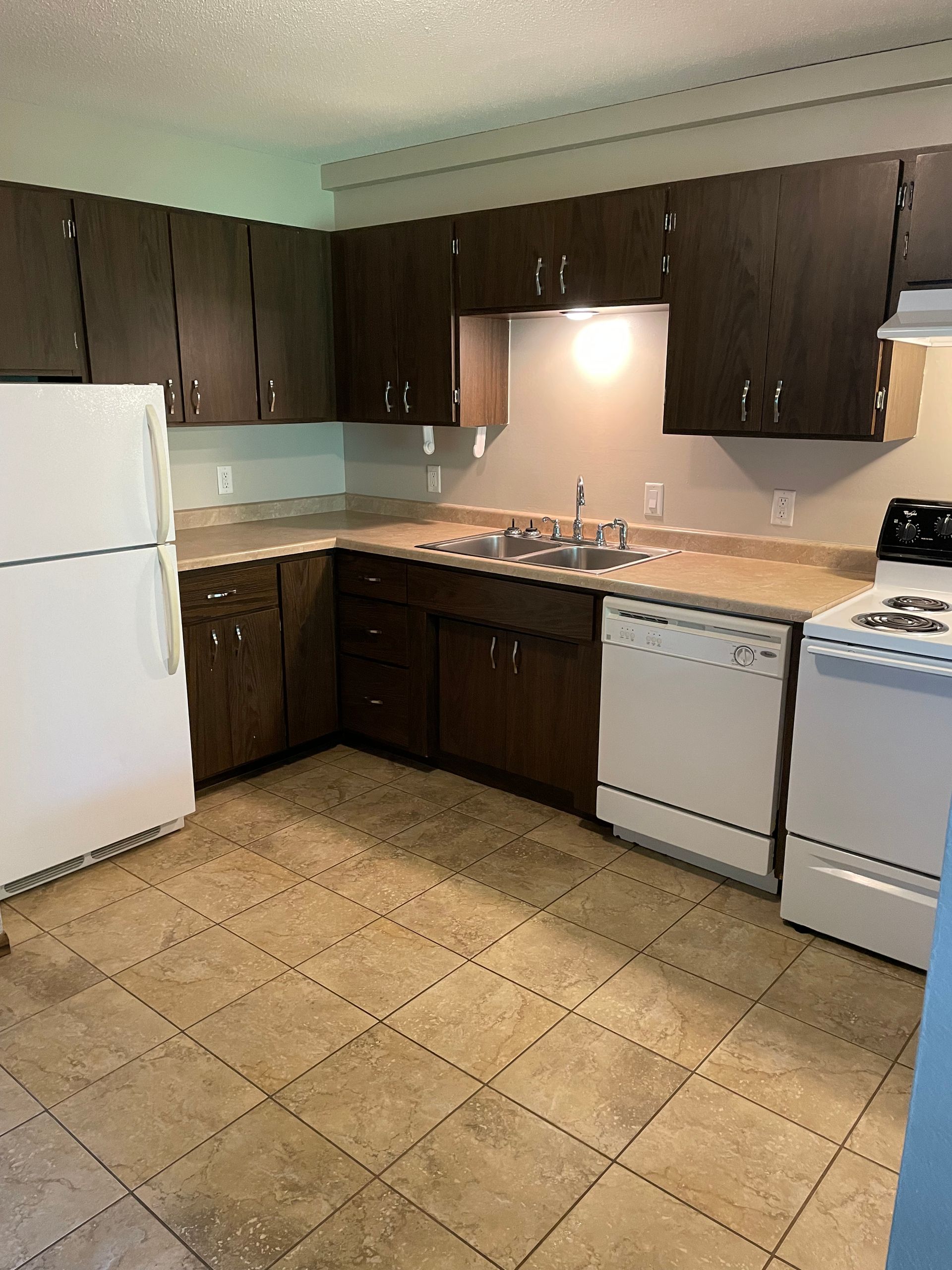 Towns Edge Square Apartments / LANS Property Management