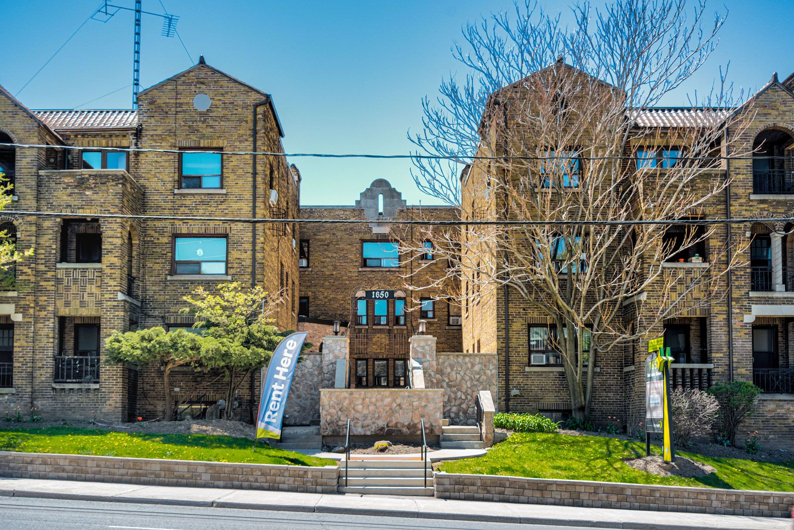 Bathurst Residences 1650 ,1660 Bathurst St Rent well at Bathurst Rentals