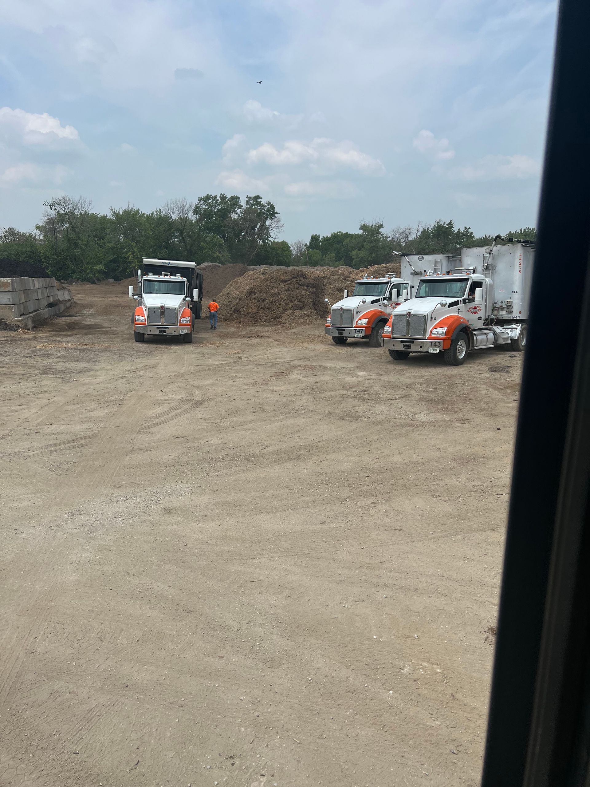 Omaha Landscaping & Yard Mulch For Sale Tree Stump Grinding Service