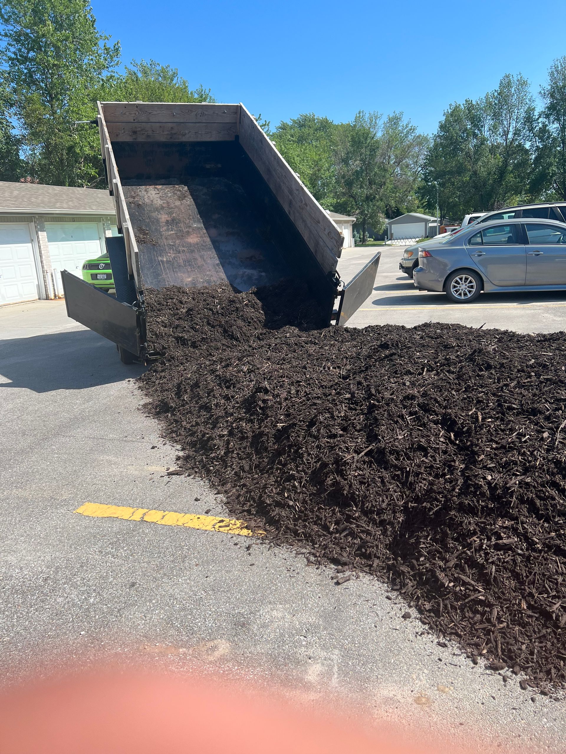Omaha Landscaping & Yard Mulch For Sale Tree Stump Grinding Service