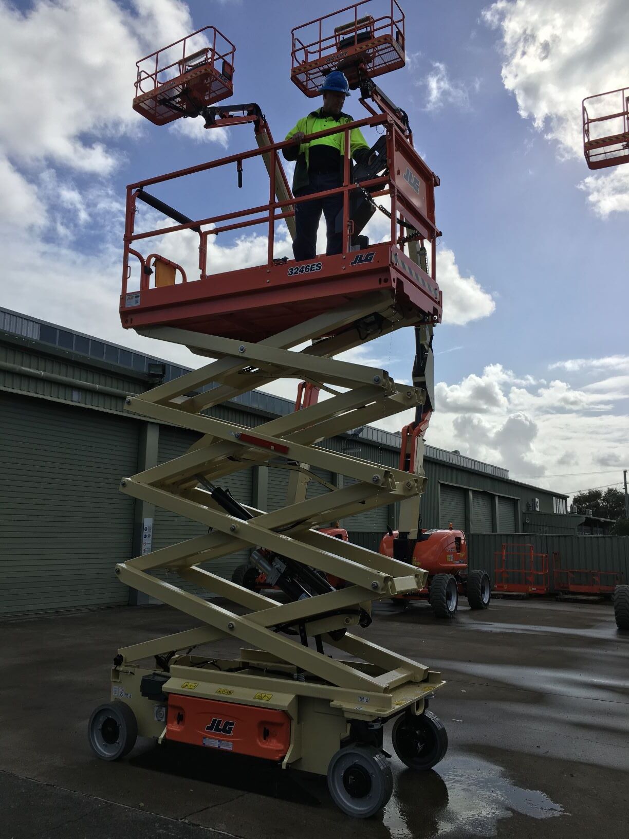EWP ( Elevating Work Platform ) Training For Scissorlifts / Boomlifts