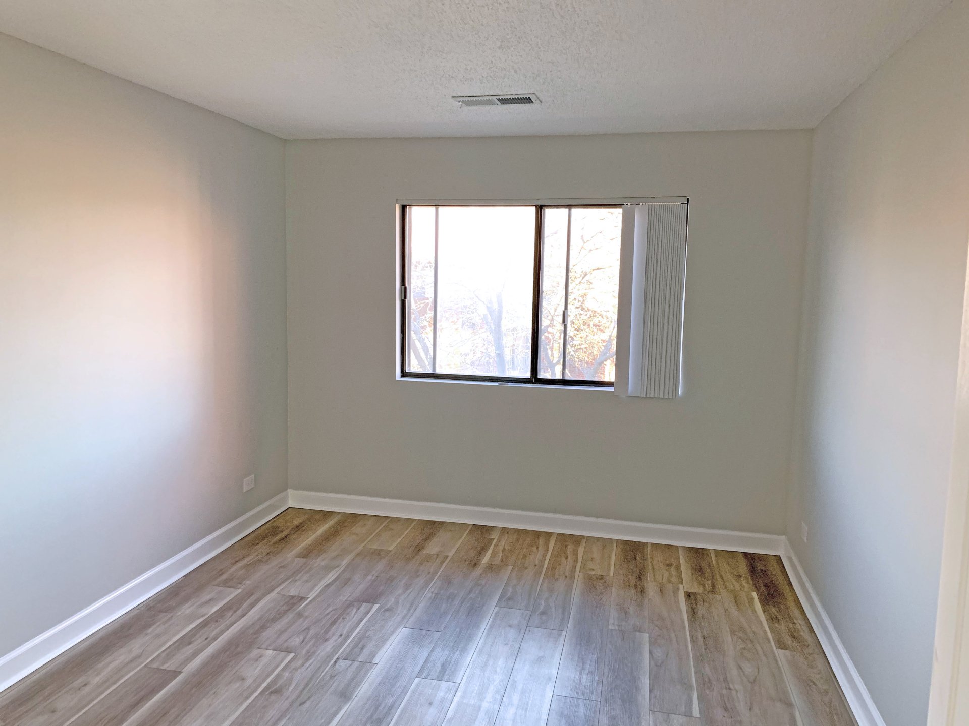 Royal Grove Apartments in Bensenville, Illinois