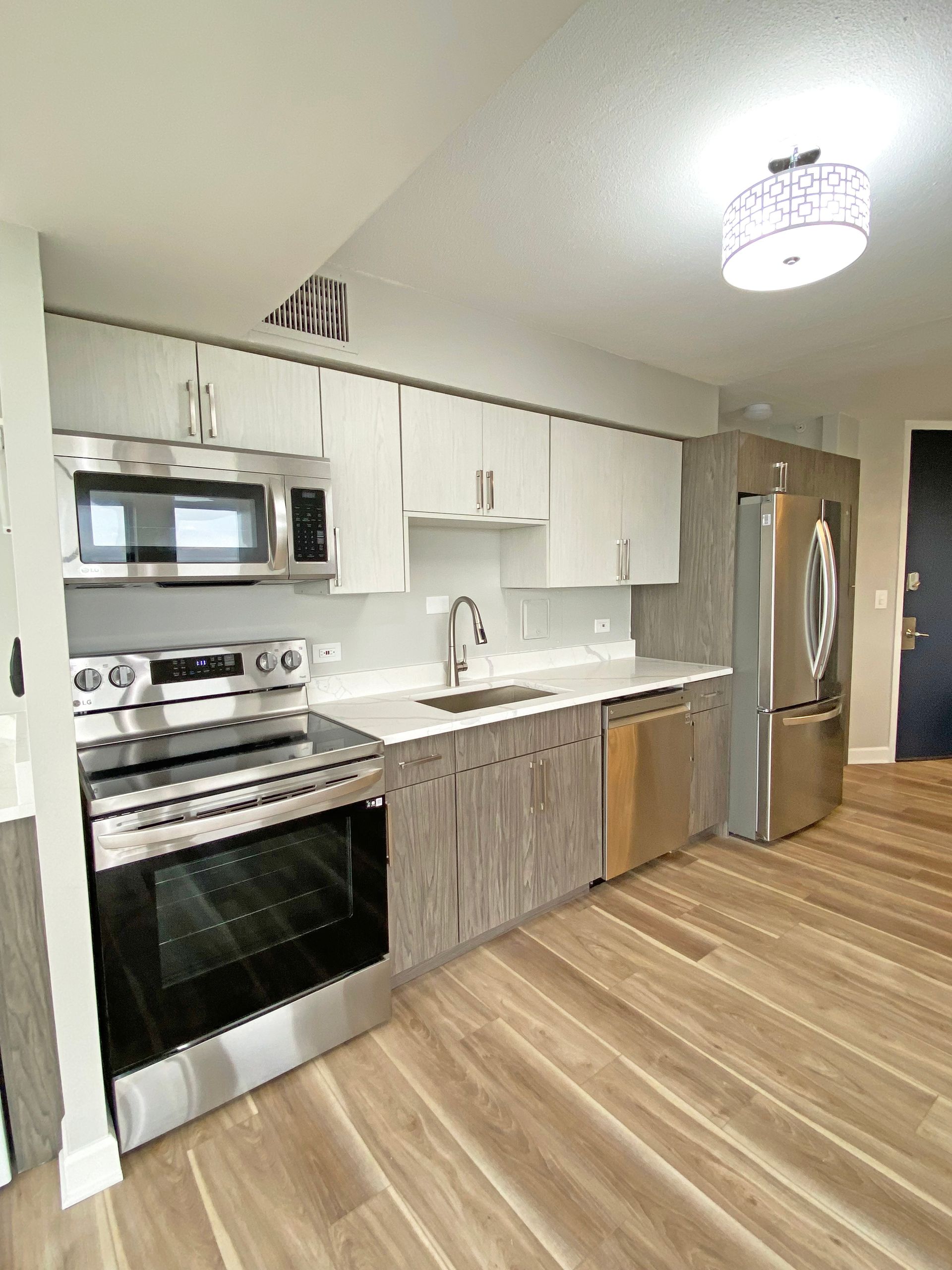 Rockford, IL Upscale Apartment Living Near Downtown Great Views