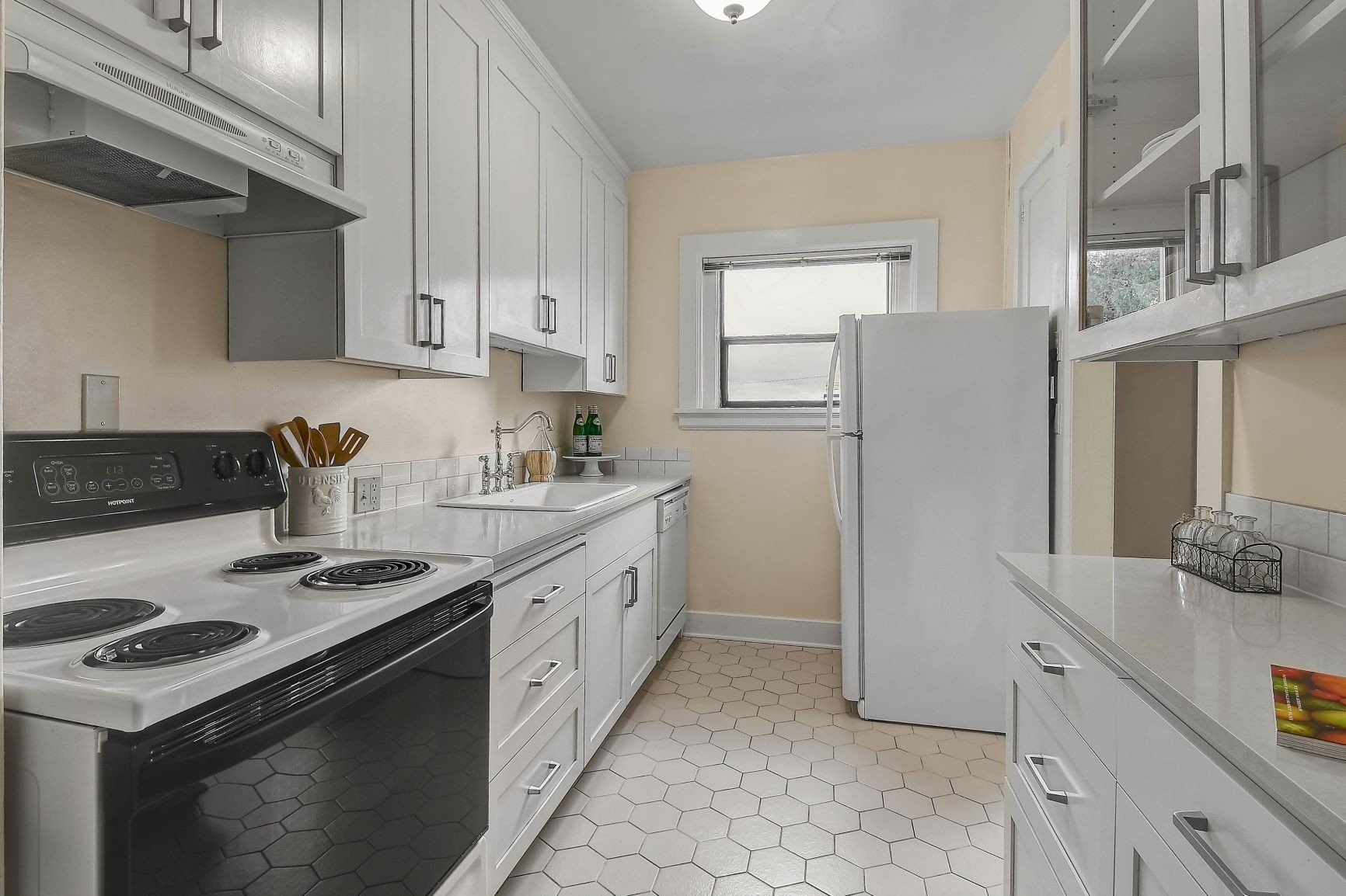 WOODLAND COURT Leschi Lakeside Property Management