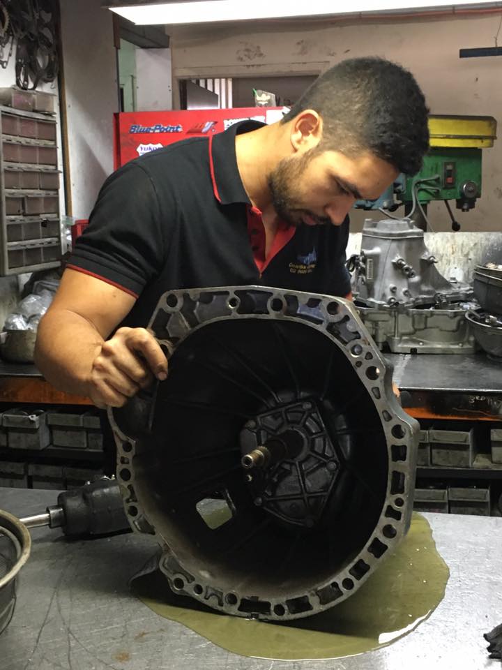 Manual Gearbox Mechanic Ingleburn, NSW Gearbox Express