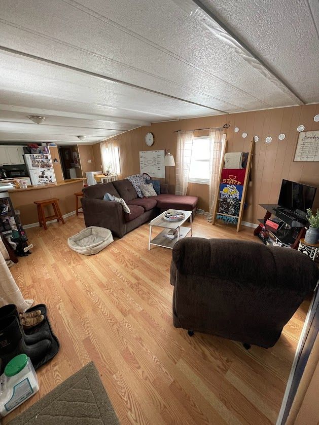 203 Strawberry Ln, Old Orchard Mobile Homes Ames, Iowa