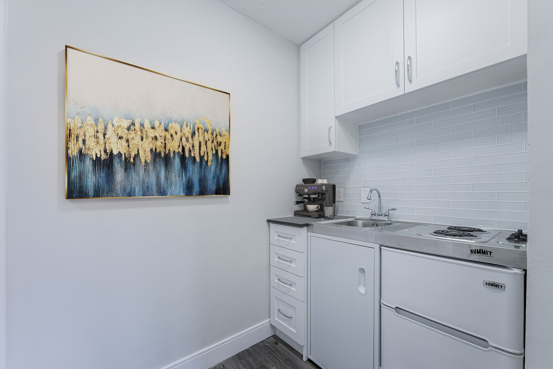 Gallery 5 Glenavon Road Group Inc.