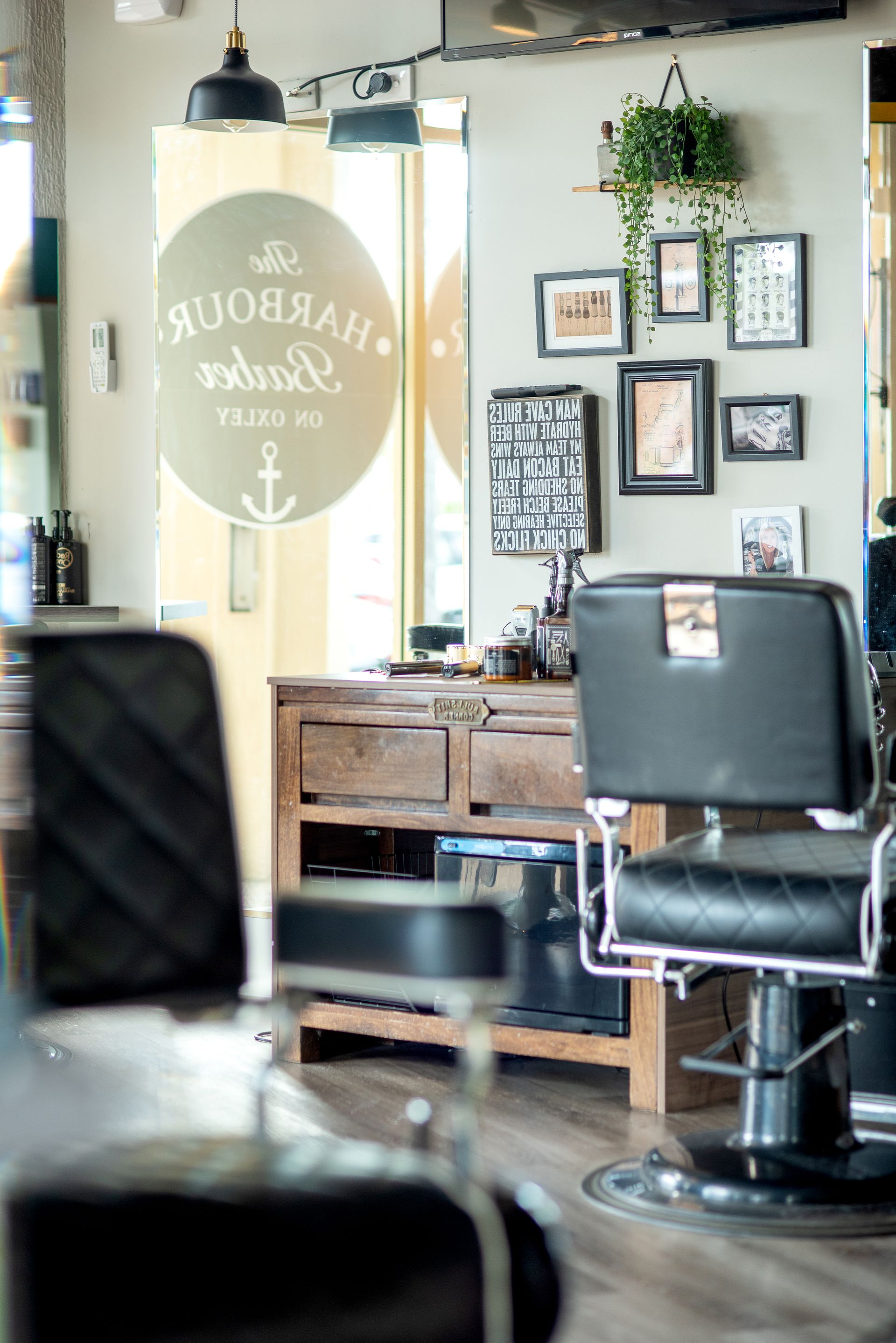 THE HARBOUR BARBER ON OXLEY