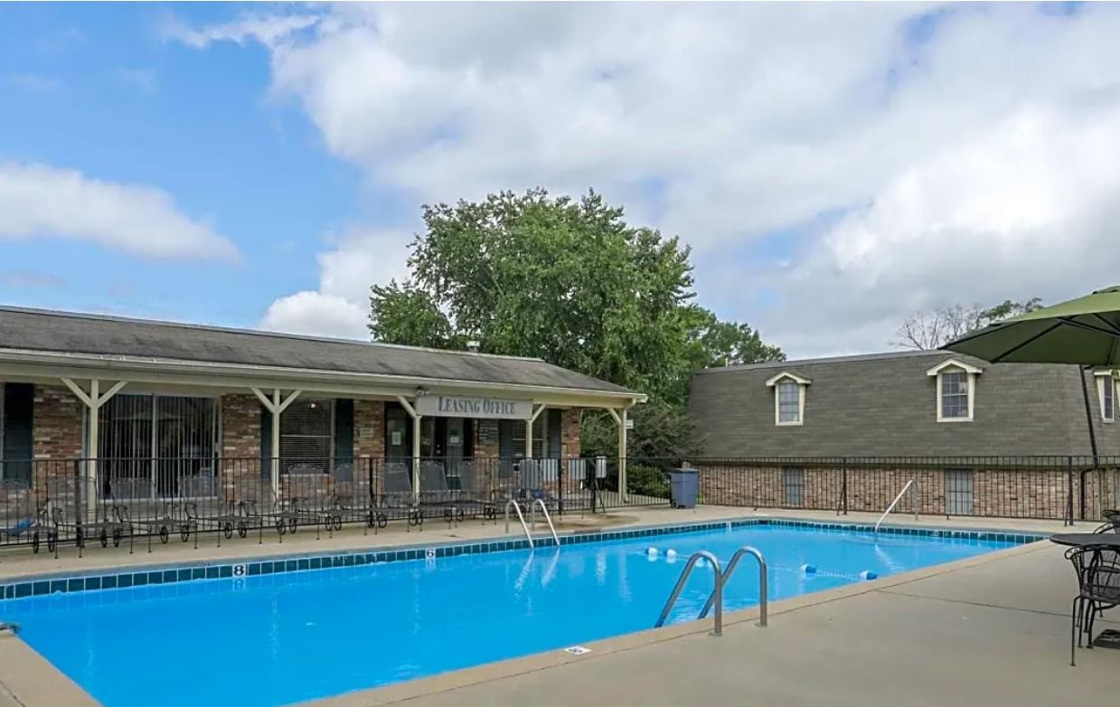 Home Camelot Apartments in Jefferson County