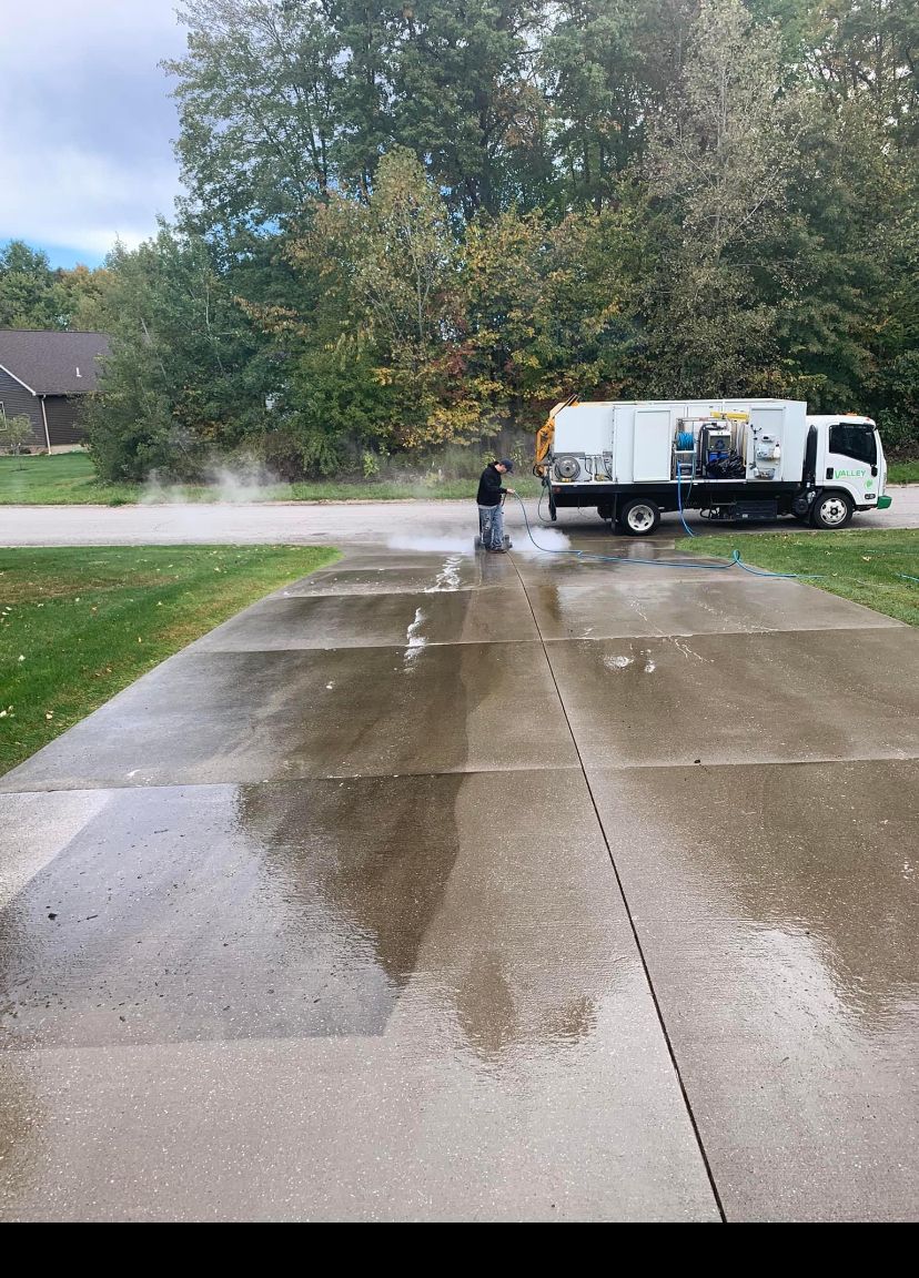 Pressure Washing Service in Youngstown, OH VALLEY CURBSIDE CLEANING