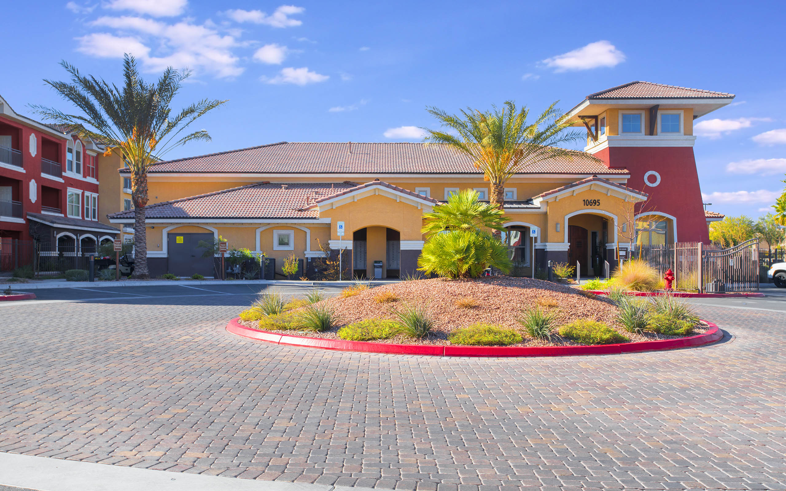 Green Leaf Volare, Las Vegas (see pics & AVAIL)