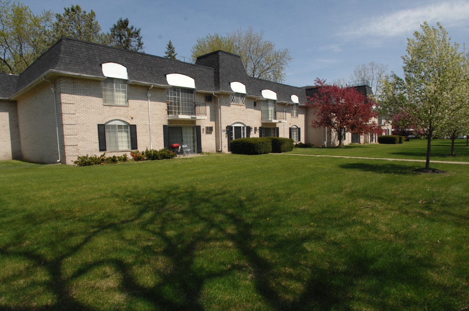 Apple Ridge Apartments, Livonia (see pics & AVAIL)