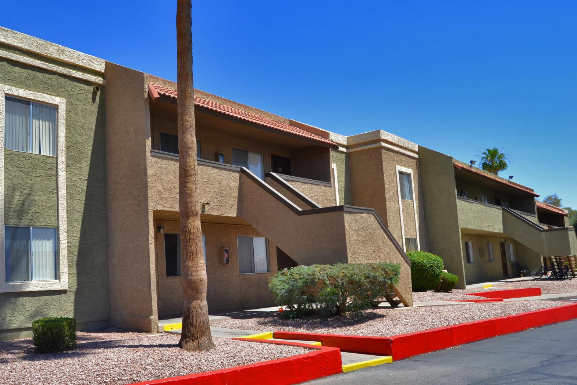 Gilbert Square, Mesa (see pics & AVAIL)