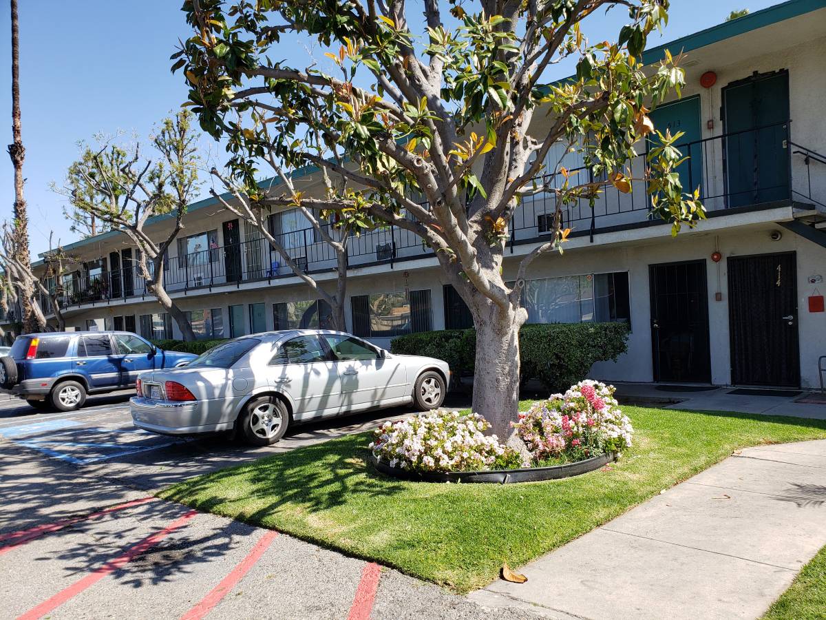 Golden Oaks, Riverside (see pics &amp; AVAIL)