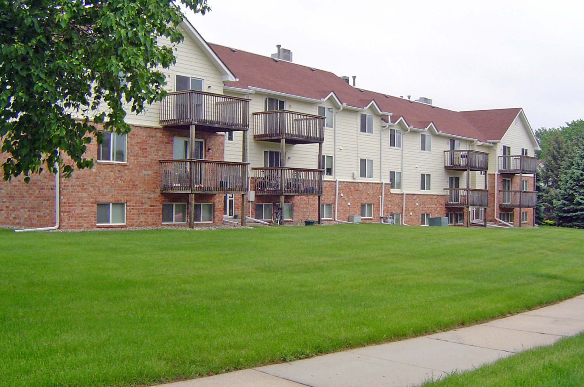 Windsor Heights Apartments, Sioux Falls (see pics & AVAIL)