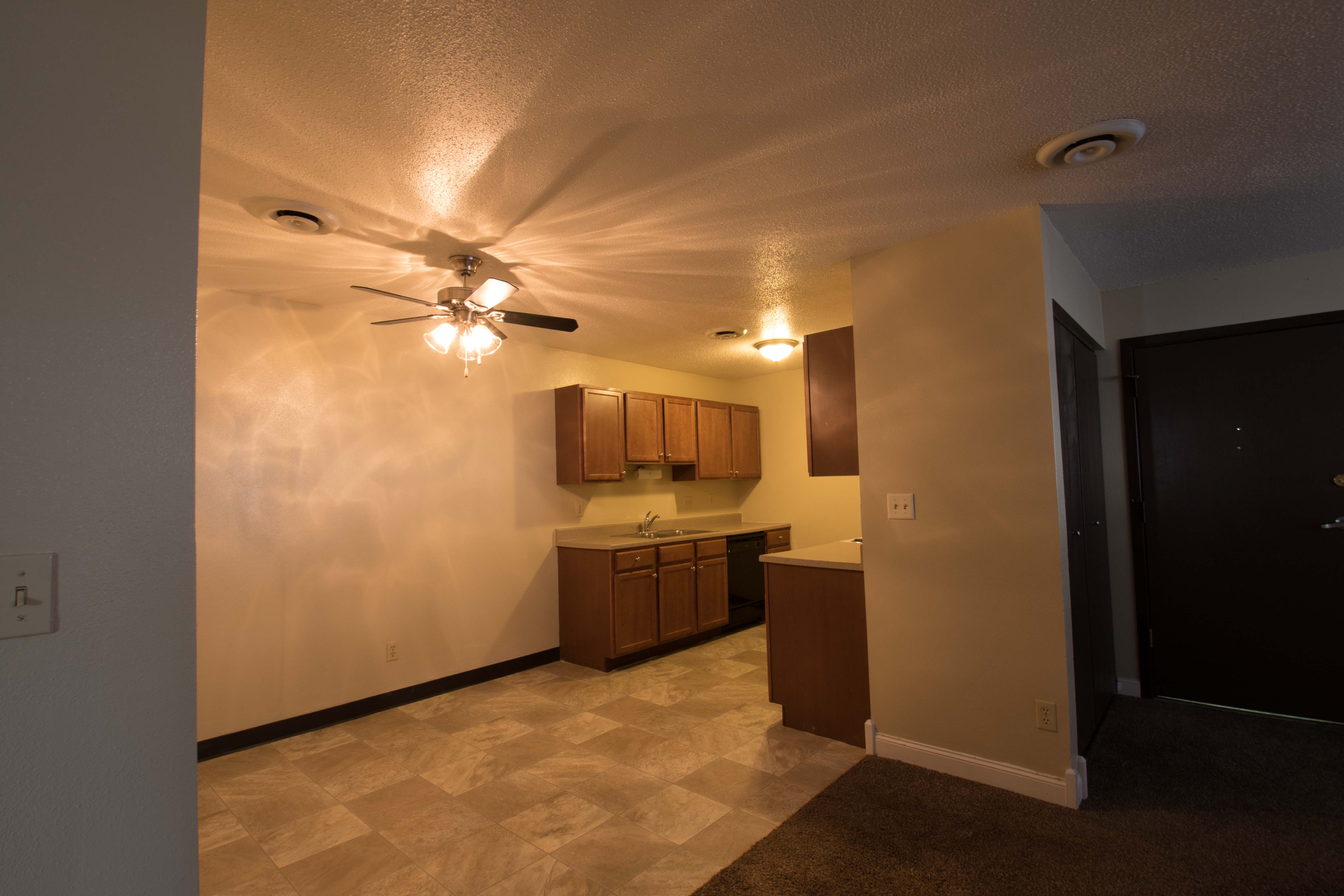 Taylors place, Sioux Falls (see pics & AVAIL)