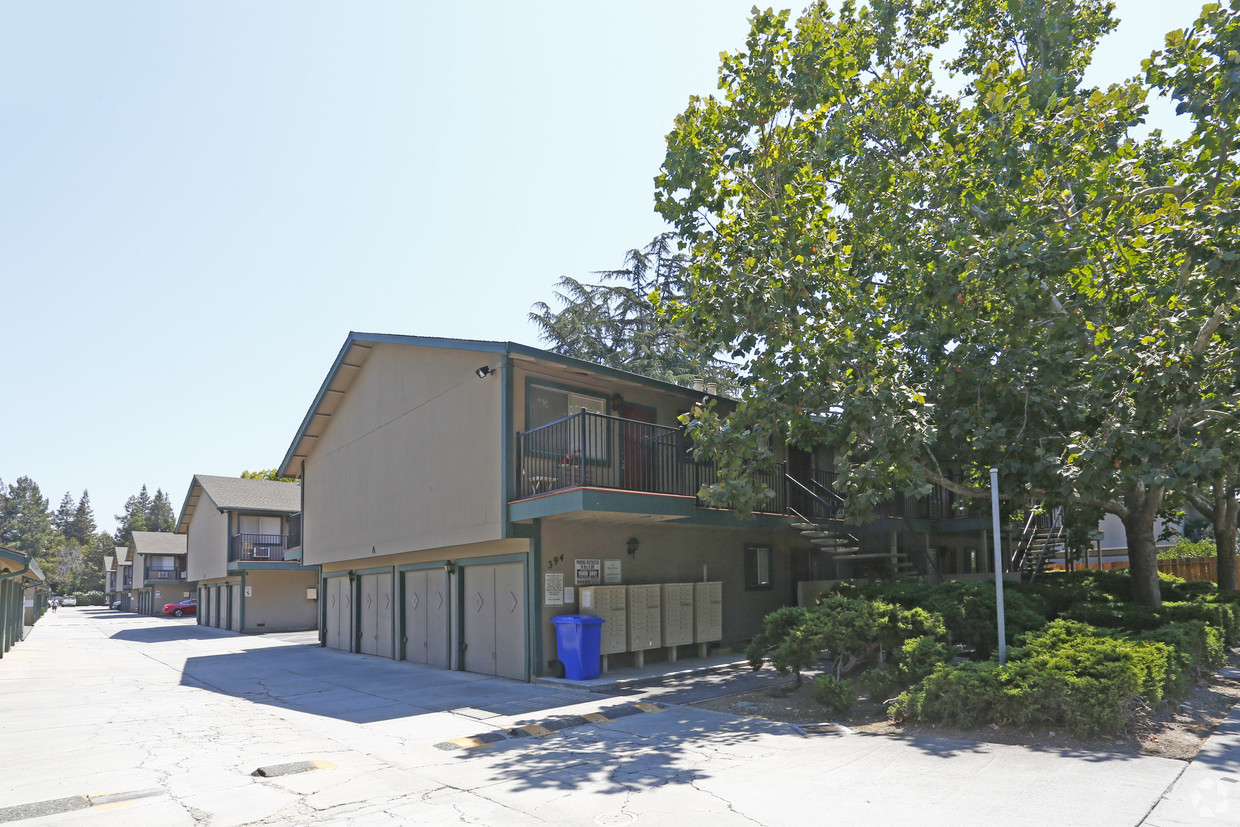 Rosa Crest Studio Apartments, San Jose (see pics & AVAIL)