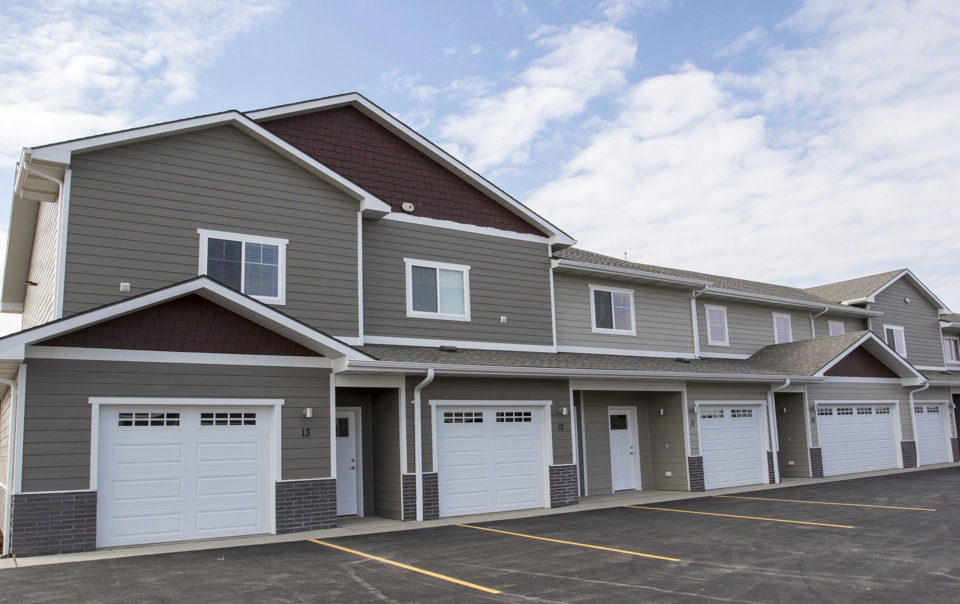 Dublin Square Townhomes, Sioux Falls (see pics & AVAIL)