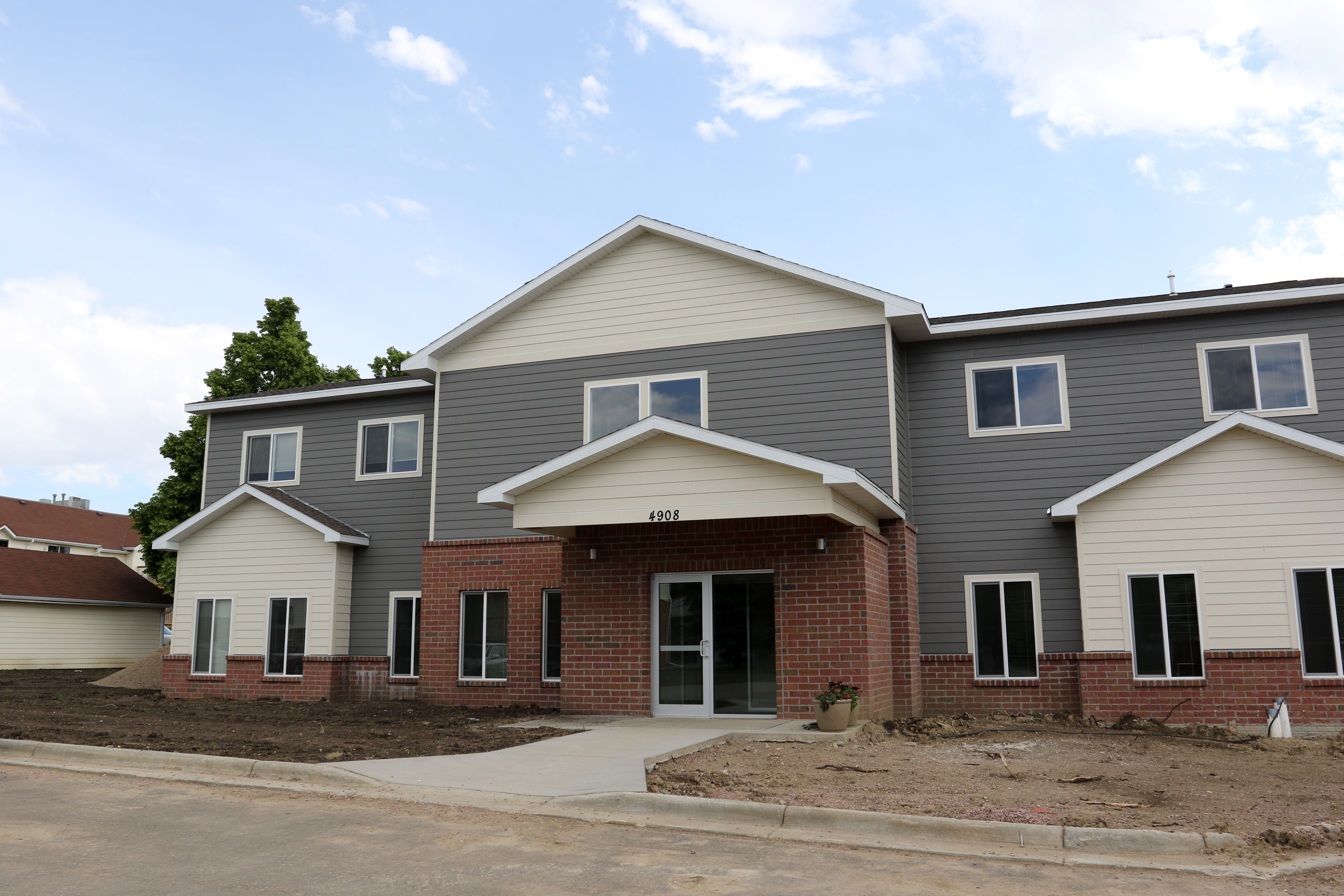 Windsor Heights Apartments, Sioux Falls (see pics & AVAIL)