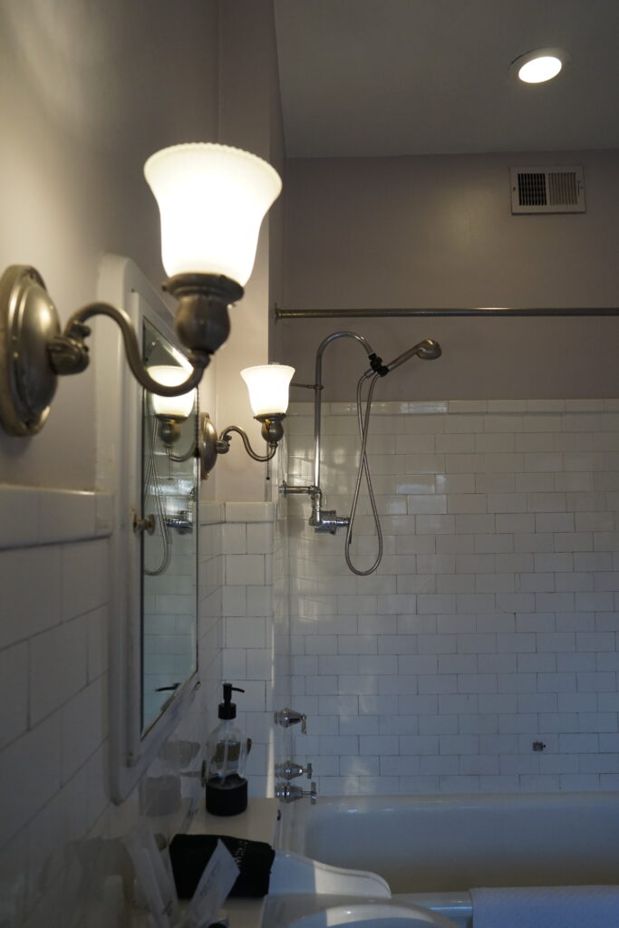The King Suite - bathroom