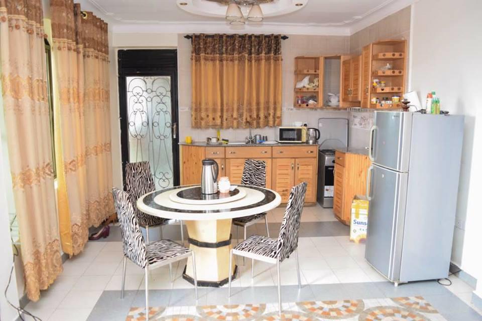 Evelyn Apartments iSafiri