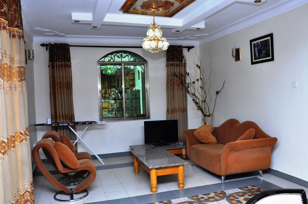 Evelyn Apartments iSafiri